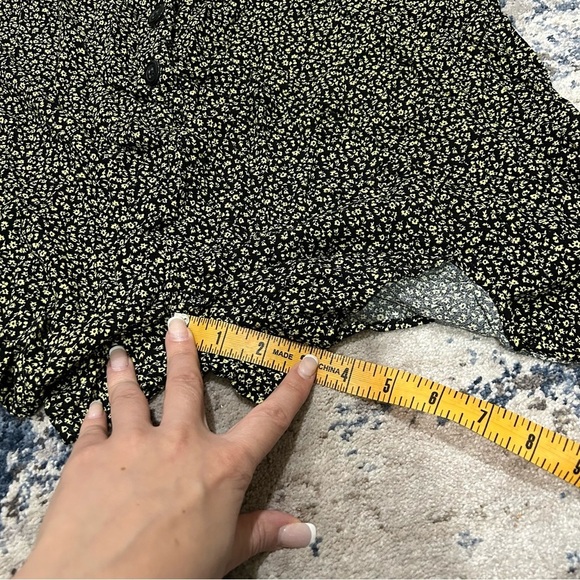 BB Dakota Steve Madden Black & Yellow Floral Button Up Short Sleeve Romper XL - Picture 10 of 11